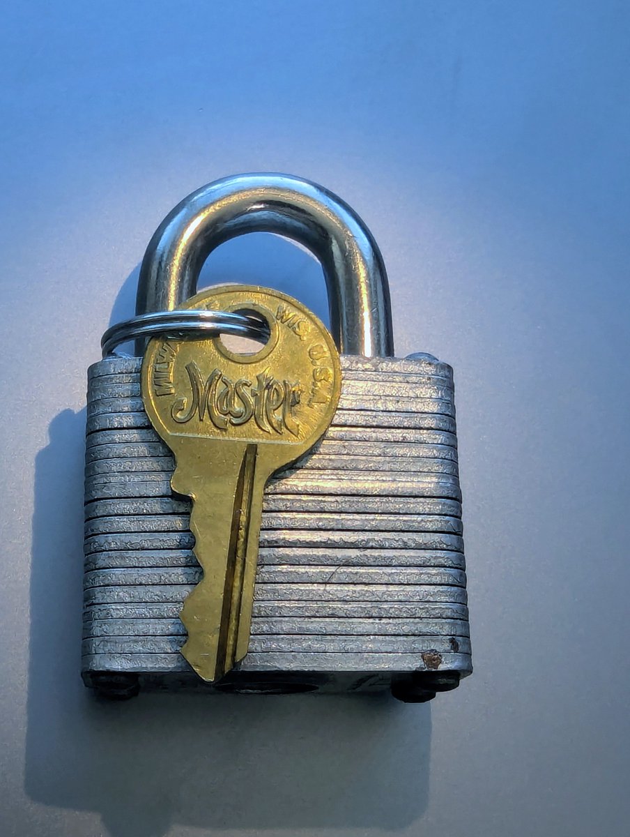DistLocksport's tweet photo. Who doesn't love old Master keys?
#locksport https://t.co/0ZfeTxCk4b