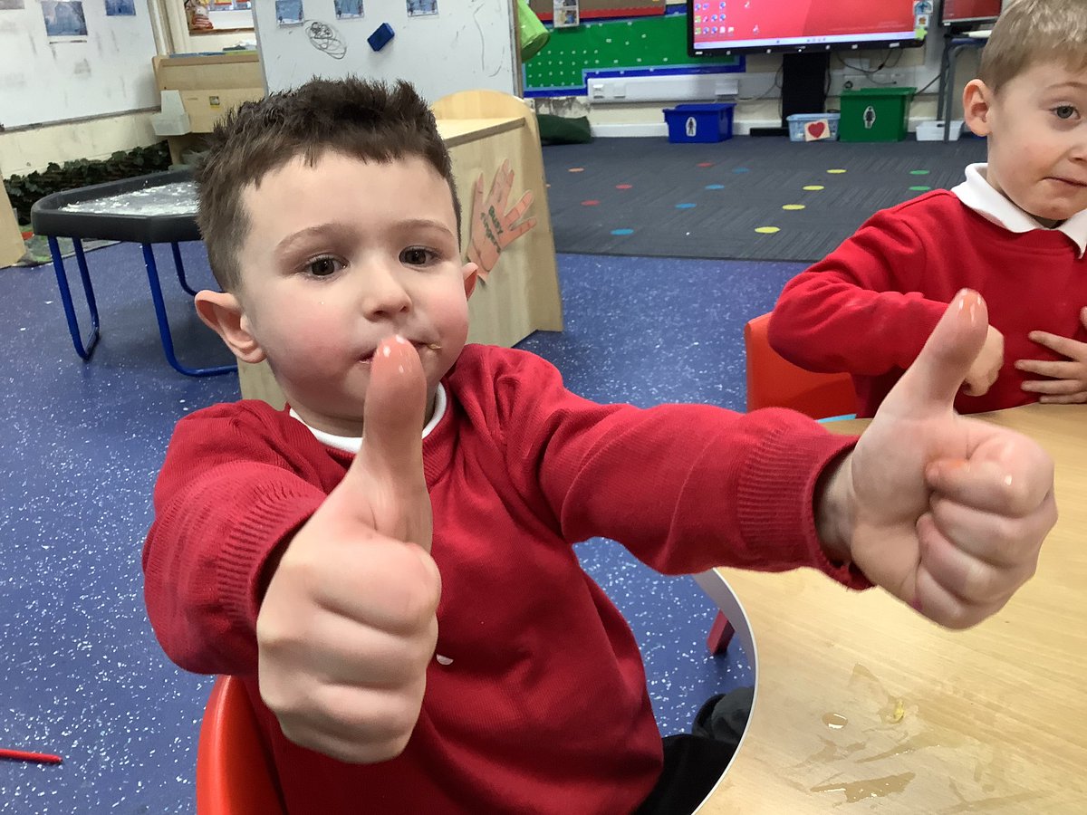 Yummy, yummy…<a href="/HasNursery/">Hindley All Saints Nursery</a> are eating some of Handa’s fruit from our story. We’ve been finding more places in the world that aren’t like Hindley! 🥭 🍍 

#EYFS
