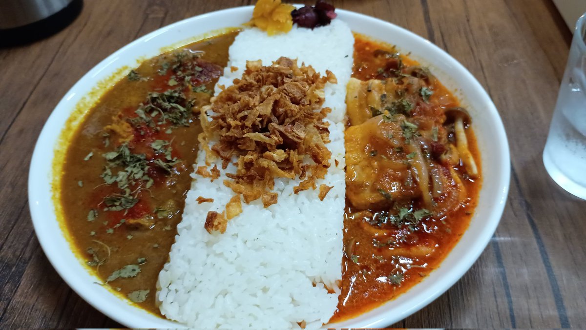 bakacyan2's tweet photo. 鳥取の用瀬（もちがせ）駅前
カレー&amp;カフェMARUKOさん店内で期間限定
2/8(日)〜原画展示させて貰える事になりました✨販売もしてますDMまで📩

色んな方に見てほしい食べて欲しいのでリポストしてもらえると嬉しいです🙌❤️‍🔥 https://t.co/EWFPjd4kxx