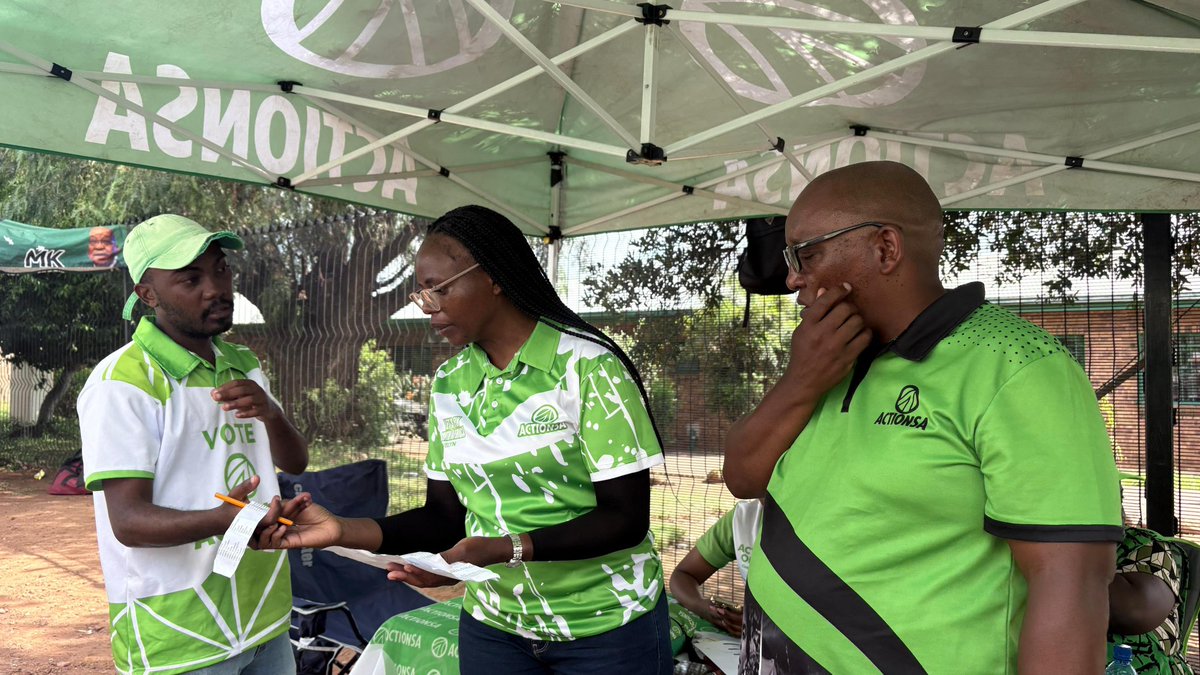 EvelynMondlana's tweet photo. @ActionSA_EkuReg Mayoral Candidate Cllr. Xolani Khumalo is at Thuthuzekani Voting Station. Less than 5 hours to go before polls close. Ward 2, come cast your vote while there’s still time—your vote is your voice!
#electionday
#letsfixward2withkoloi
#voteforactionsa https://t.co/rRVdznaSlY