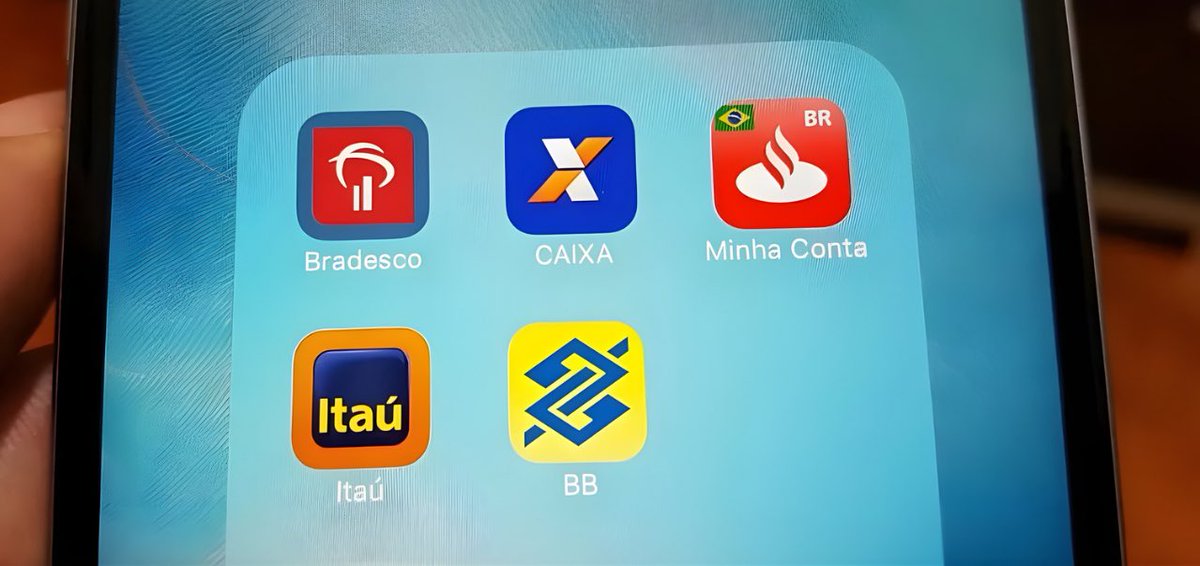 falapedroso's tweet photo. Mas é claro, para compensar o gasto bilionário, os bancos irão repassar a conta para o consumidor:
aumento de tarifas e menos remuneração em investimentos (CDBs, LCIs, LCAs e outros). Além disso, a diferença entre preço de compra e venda de transações financeiras também pode aumentar.

No fim das contas, ainda que você não esteja entre os credores, a conta pode cair no seu colo.