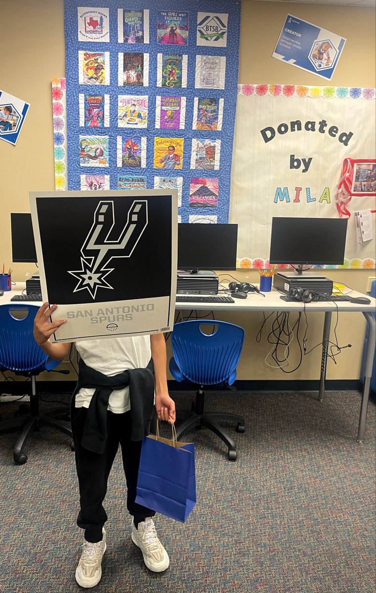 RavishingReader tweet media