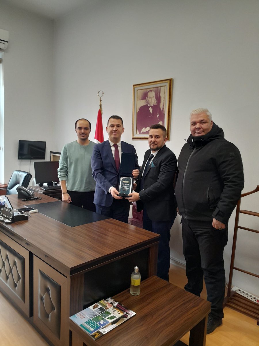 EskHaberler's tweet image. Ayaz Kan Yapımcılarından Eskişehir Vali Yardımcısı Oğuz Şenlik’e Ziyaret eskisehirdenhaberler.com/haber/ayaz-kan… #Ayaz Kan #Eskişehir #Sefa Medya Film #Film yapımı #Kültür sanat #Sinema #Ziyaret #Oğuz Şenlik