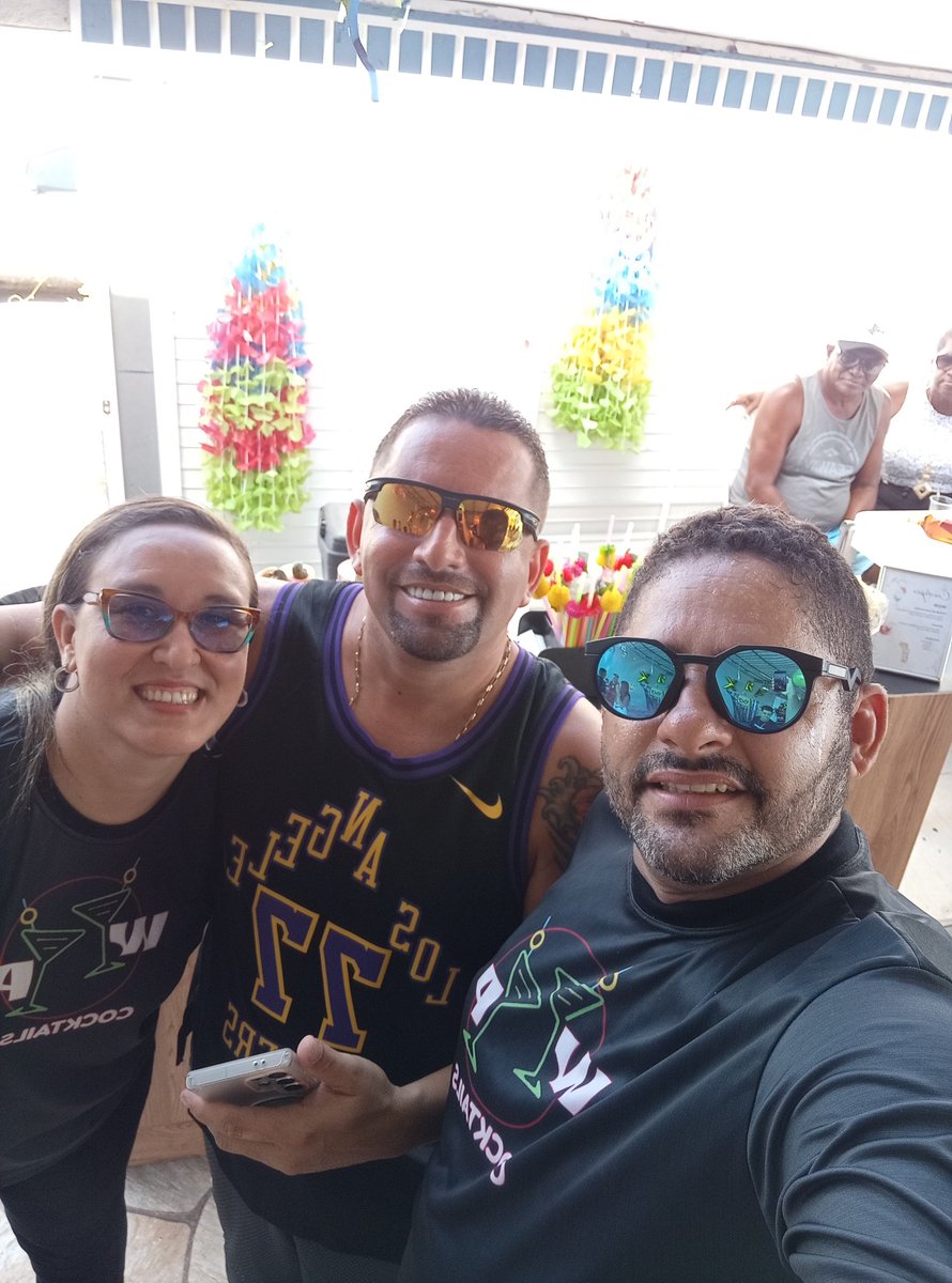 williamsbarman's tweet photo. Um verdadeiro espetáculo com MC Tocha, MC Leozinho, MC Dadá Boladão e MC Cego, que deram um show à parte e levantaram geral 🎤🔥 Williams e Paulo contribuiu — e muito — para o brilho da festa 🍸✨
🍹 Caipirinha e caipifrutas
🍹 Sex on the Beach
🥃 E a animada régua de shots. https://t.co/bD2Gxspw01