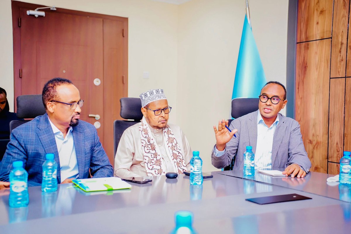 Gudoomiyaha Golaha Dhallinyarada Qaranka Soomaaliyeed Md. <a href="/MohamedAliSiad/">Mohamed Ali Siad</a> ayaa ka qeybgalay kulan degdeg ah oo ay yeesheen Guddiga Gurmadka Qaran, kulankaas oo ka dhacay xarunta hey'adda <a href="/SoDMA_Somalia/">SODMA Somalia</a>.