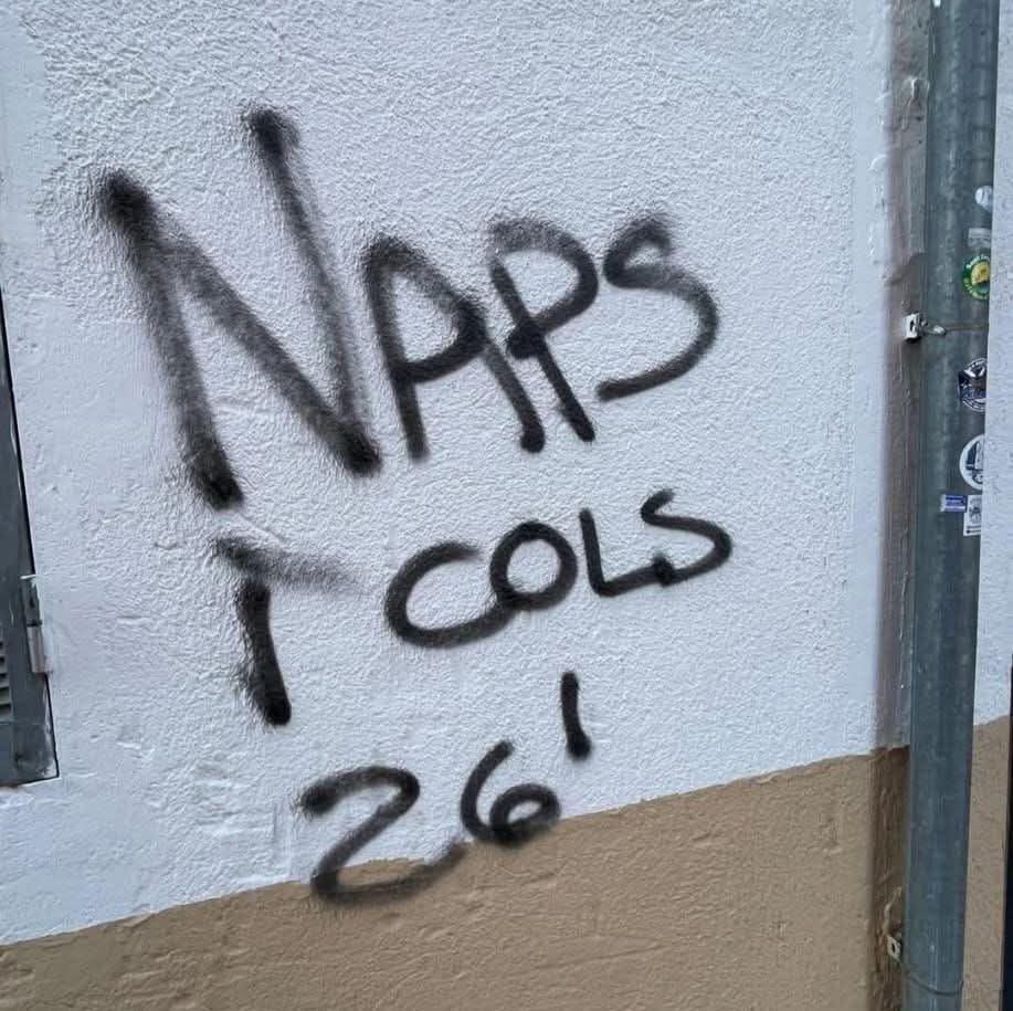 LoSicariSegria's tweet photo. Voleu acollir? A collir #NapsICols i un sac de pedres per fer veure que treballeu!!! #Prou!! https://t.co/YV0jFLulLE