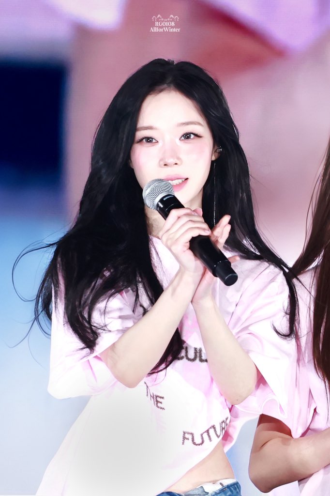 hourly winter tweet media