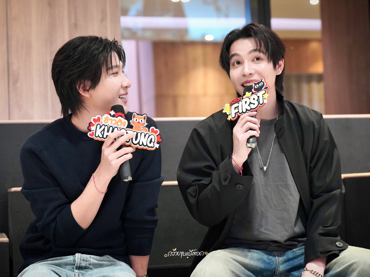 น้องสองคนเขาจะกลัวหวั่นไหวไปทำไมนะ ทั้งที่ก็ชอบกันมากขนาดนี้แท้ ๆ 👉🏻👈🏻😌

//แค่ท่านั่งกะรู้แล้วใครเคะใครเมะ🤭

#CatForCashEP3
#FirstKhaotung #เฟิร์สข้าวตัง
#Firstkanaphan #khaotungg