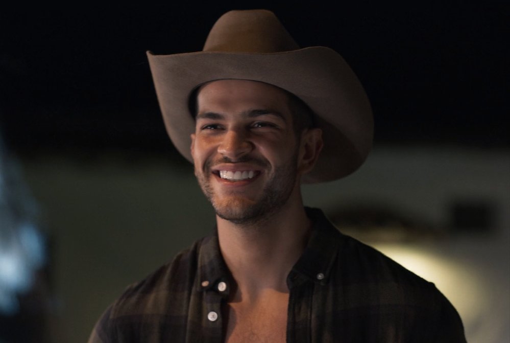 PasdeGavilanes's tweet photo. #PasiónDeGavilanes2 #PDG20 Juan David se encuentra de nuevo con Muriel al estar a punto de ser atropellado por Gunter. https://t.co/MUqkUQw2nH