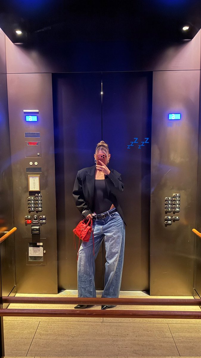 Today's outfit! 👜🔴