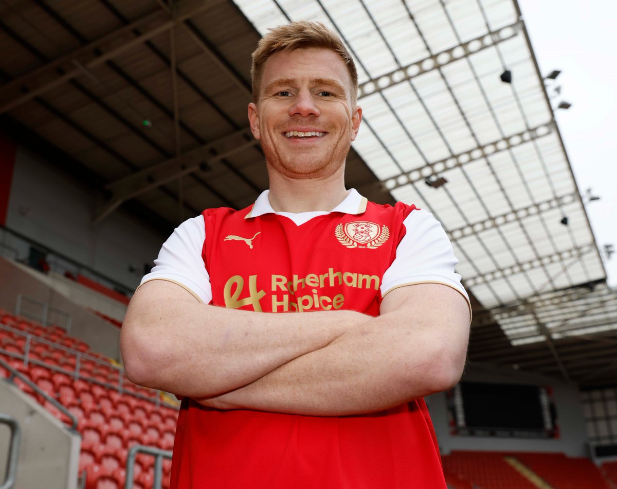 The Red &amp; White suits you, Dunc. 😮‍💨

#RUFC | #TownCountyUnited
