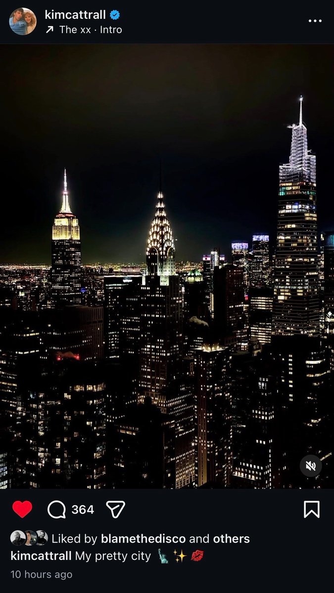 cardibiger's tweet photo. my friend is convinced this picture is taken from trump tower. is kim cattrall maga? https://t.co/5KrdpWHALy