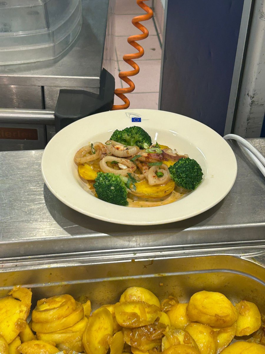 Adrián Vázquez Lázara 🇪🇦🇪🇺 tweet media