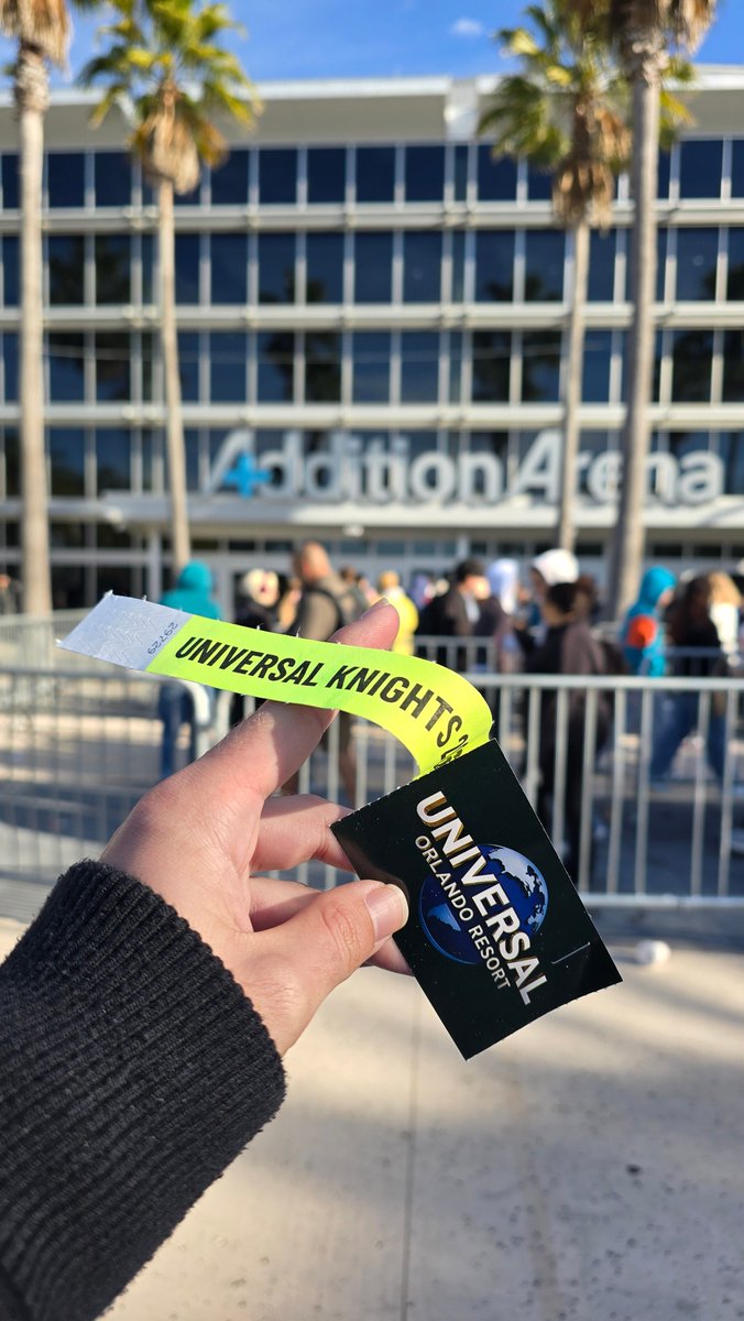 EthanHershaft's tweet photo. I have acquired my ticket for Universal Knights this year!
This is the event at Universal where UCF rents out the park for students!
Here is a look at the line of everyone waiting for free tickets around 6am
Tickets were distributed at 9am https://t.co/ns72LZzfqO
