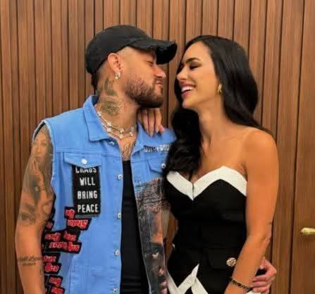 Historico de Namoros Neymar
2010 — Carolina Dantas (17y)
2011 — Carolina Dantas (18yo)
2013 — Bruna Marquezine (18y)
2014 — Bruna Marquezine (19y)
2015 — Bruna Marquezine (20y)
2016 — Bruna Marquezine (21y)
2017 — Bruna Marquezine (22y)
2018 — Bruna Marquezine (23y)
2019 —