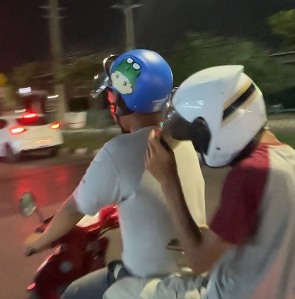 tipwaree421's tweet image. นี่ว่านี่เห็นอะไรแว๊บๆ สีน้ำเงิน💙

#23rdMARCKRISquare
#MARCKRIS