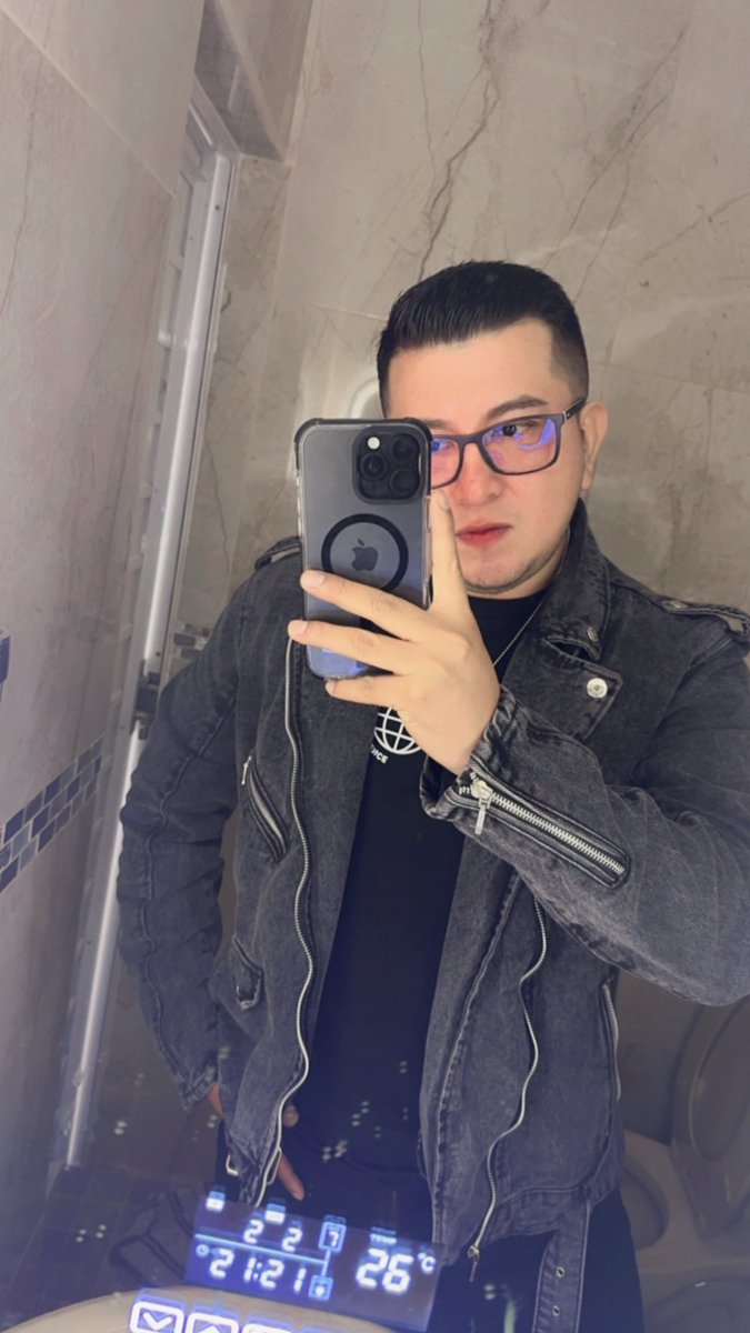 PapiMelchi's tweet photo. 🥶 🖤 https://t.co/tEy1MDhKsc