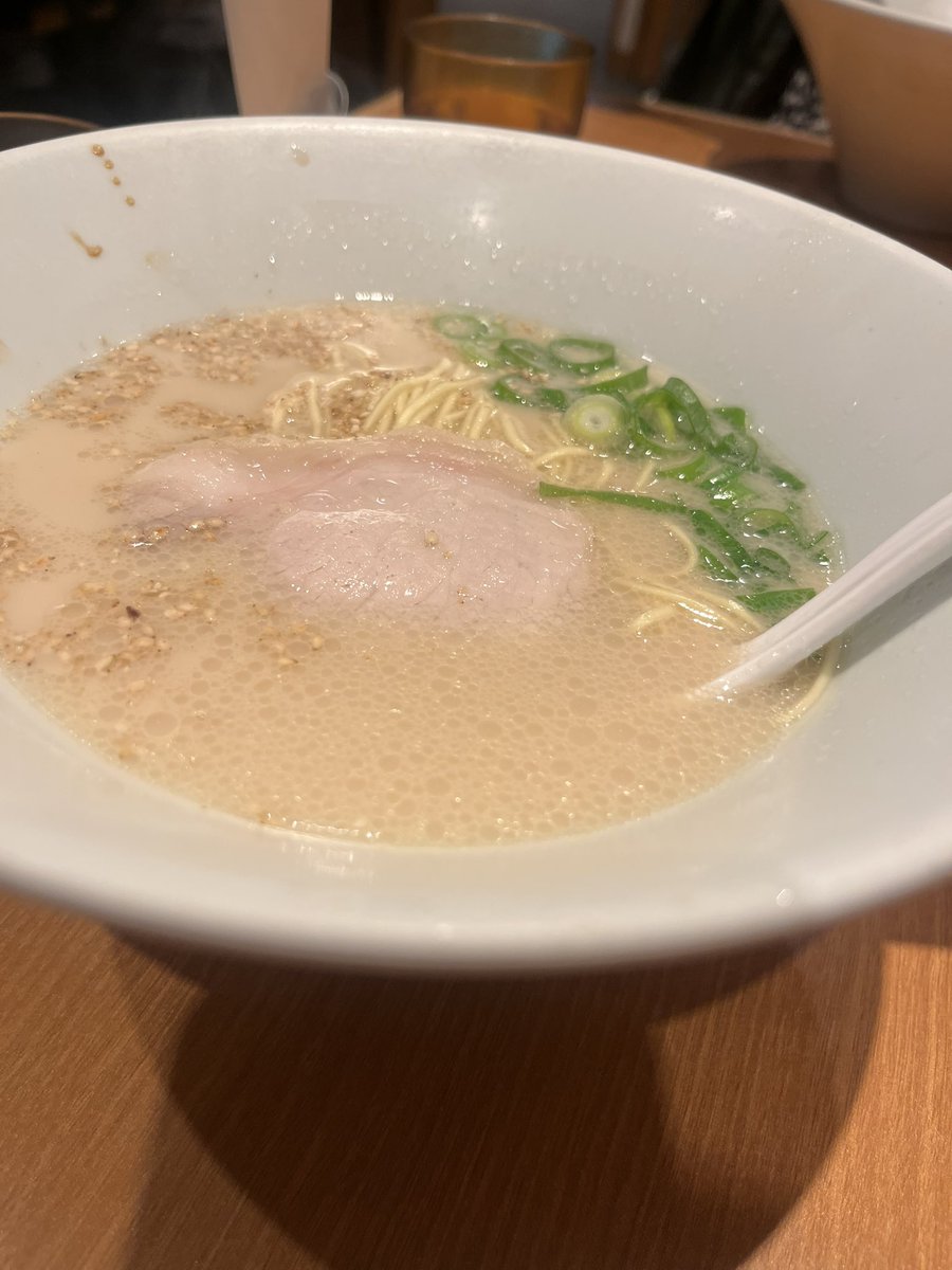 豆まきでゲットした豆と当たり券。友人がくれた分も合わせて24個もとれた😆
その内の一個は当たり券。景品はカニチップでした。
豆まきで足擦りむいてちょっと痛い😇
節分祭後に冷え切った身体にラーメン食べて帰りました🍜