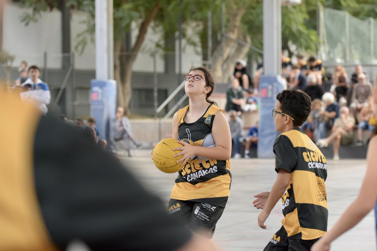 CB1939Canarias's tweet photo. BASE | Las Escuelas CBC @guiade_isora participaron este fin de semana en una nueva jornada de los #JuegosCabildoTF 🏀💛🖤

📸 Valle Sur Fátima

#VisitGuíadeIsora #DeportesGuíadeIsora https://t.co/s5gc8UXaPL