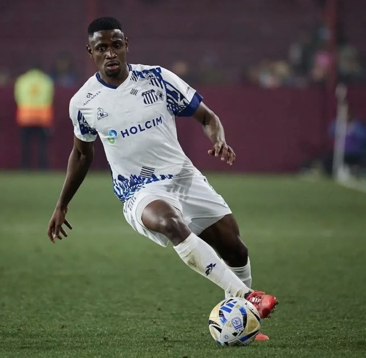 🚨Luis Angulo es nuevo refuerzo de Peñarol. 
*️⃣Talleres lo cede a préstamo por un año y con opción de compra. #TratoHecho