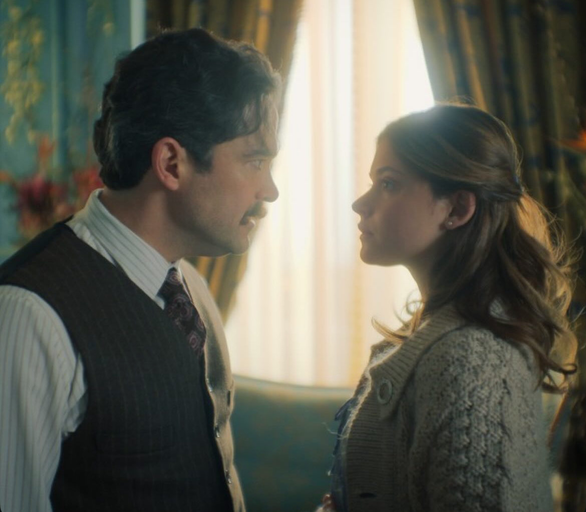 📷Alfonso Herrera es Esteban Trueba  y Nicole Wallace es Clara del Valle en 'La Casa de los Espíritus'

Próximamente en Prime