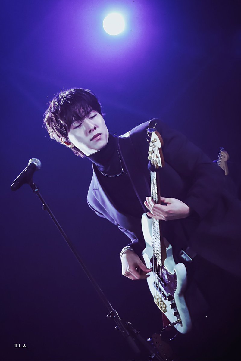 lobleMS's tweet photo. 260201 퍼스트뮤직스테이션 퍼뮤스 퍼뮤페

올블랙의 남자

#CNBLUE #씨엔블루 #이정신 https://t.co/kpebRjCHIb