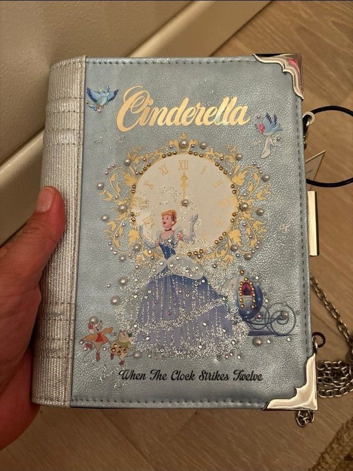 🦢🧜🏼‍♀️✨ (@vibelyra) on Twitter photo 