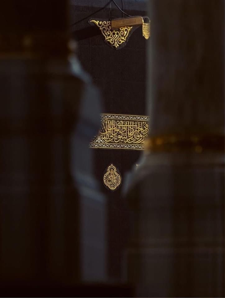 کل تک جو شخص ہماری دعاوں کی ذد میں تھا 
آج وہ شخص ہماری آہوں کی ذد میں ہے

شب برات کی دعاوں سے نکلنے والو میری آہیں مبارک ہو👀