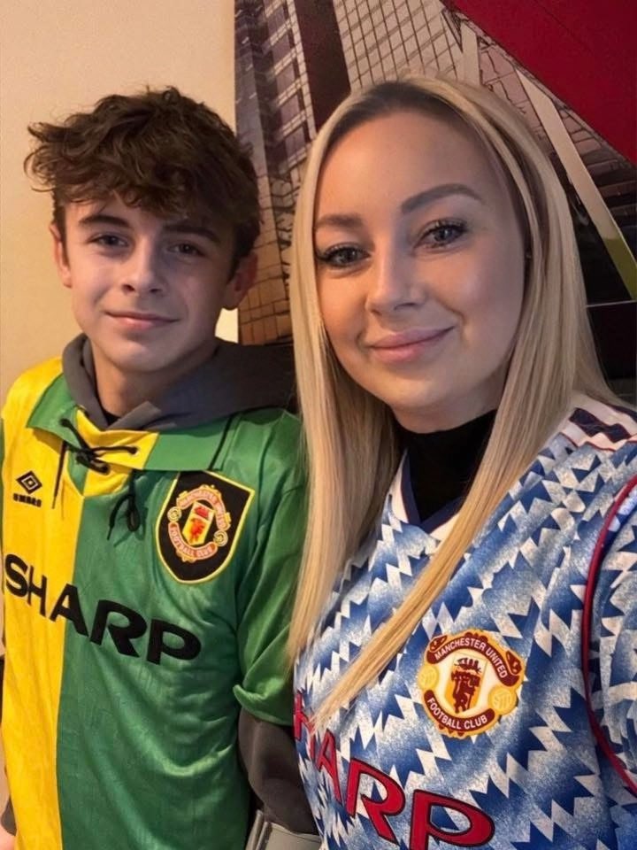 Chell_lawman's tweet photo. Happy 15th Birthday to my boy Harry. Whatever life throws your way, you’ll always make sure you’re there to see the Reds. That loyalty says everything about you. ❤️🔴 @ManUtd @MU_Foundation @carras16 @LukeShaw23 @sesko_x @Amaddiallo_19 @Casemiro @LisandrMartinez @HarryMaguire93 https://t.co/PDgvc9rMWJ