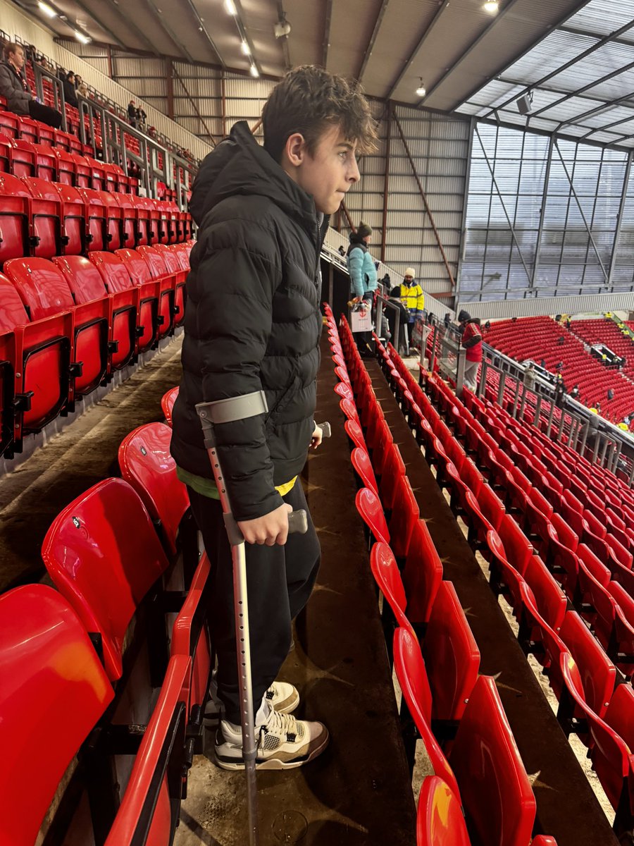 Chell_lawman's tweet photo. Happy 15th Birthday to my boy Harry. Whatever life throws your way, you’ll always make sure you’re there to see the Reds. That loyalty says everything about you. ❤️🔴 @ManUtd @MU_Foundation @carras16 @LukeShaw23 @sesko_x @Amaddiallo_19 @Casemiro @LisandrMartinez @HarryMaguire93 https://t.co/PDgvc9rMWJ