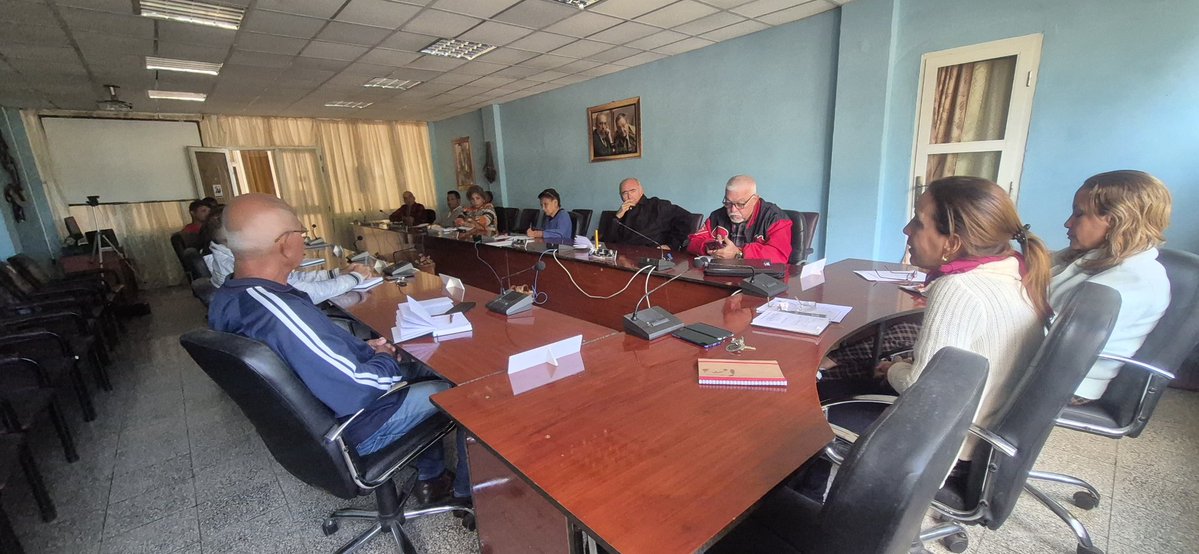 Reunión de puntualización presidida por nuestra rectora MsC. Dra. Madeleyne González Broche