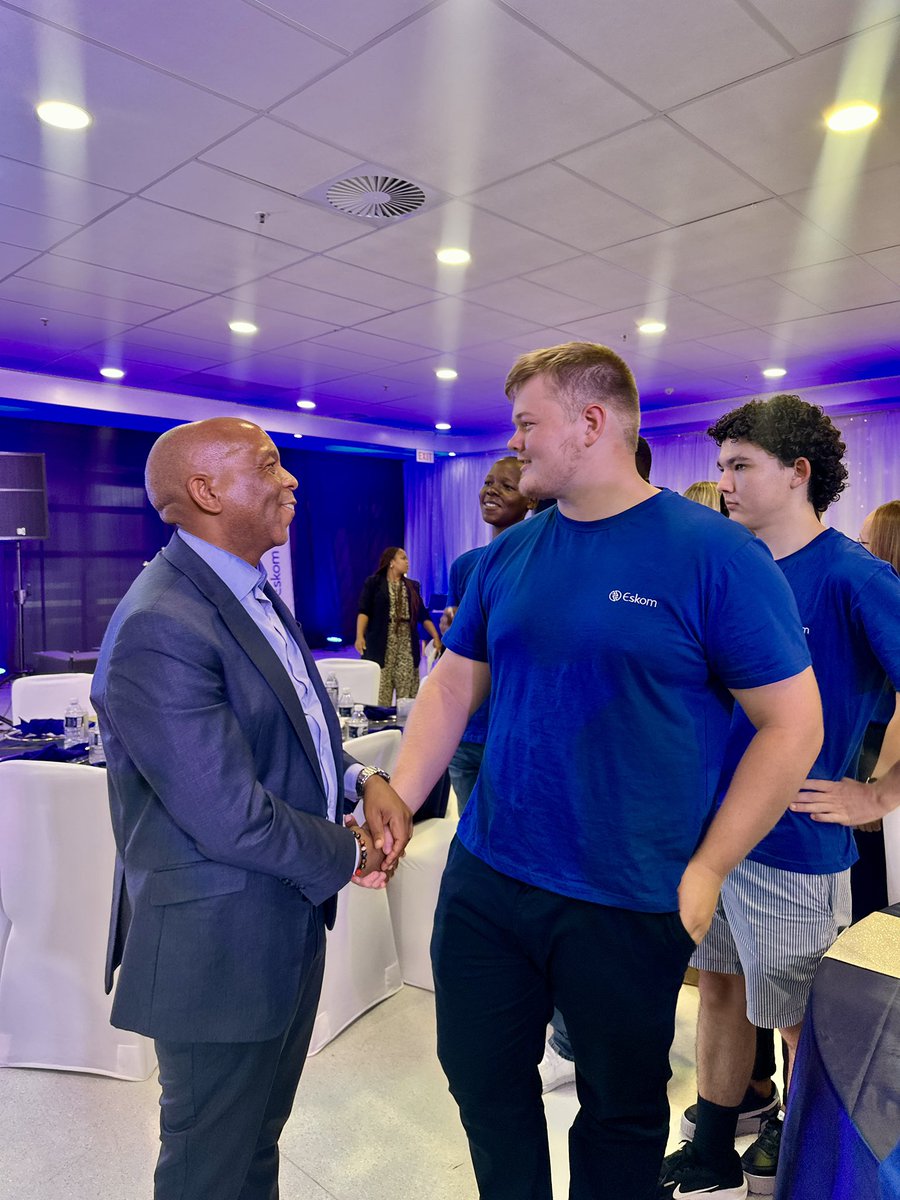 Kgosientsho_R's tweet photo. Congratulations to the 200 academically deserving young people whom we have this afternoon awarded with Eskom  bursaries to further their future within the energy industry in the spirit of energy being the future and the future being energy. 👏🏾 https://t.co/onlnIXgtIe