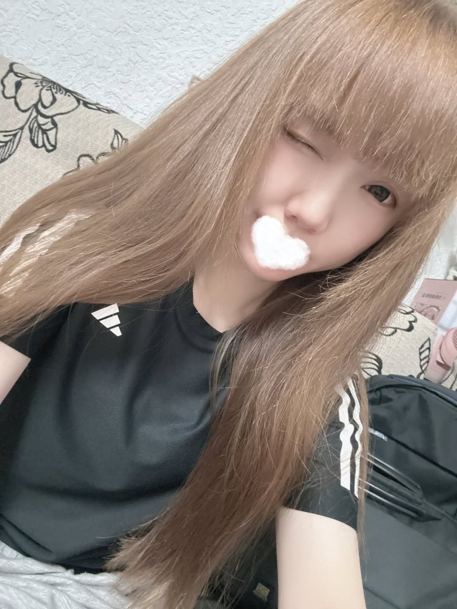 erna242's tweet photo. 我聽過一個女人霸氣的一句話
我從來不擔心我的男人愛不愛我
我只在乎他有沒有本事鎖得住我
能不能讓我心甘情願為他付出
你煩什麼？ 長得漂亮，有腦袋，又能賺錢
這樣的你 為男人掉眼淚簡直是該死
除了你那個不會珍惜的男人
全世界還有一��男人搶著想對你好
睜開眼格局拉高，別在爛人身上折磨自己
#高雄 https://t.co/HNmgUuUGzj