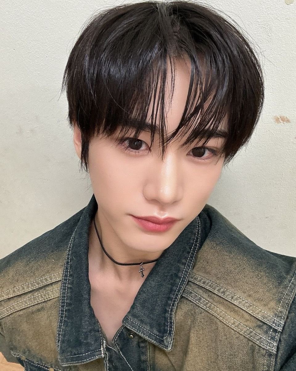 LexiLouWho_92's tweet photo. Happy 6th Anniversary my loves!!!
(and no I totally didn’t just take this pic on my lunch break)
#BBSelcaDay #BBSD #bbestieselcaday #LUNE #룬 @DKB_BRAVE #다크비 #DKB
#DKB_6th_Anniversary
#HAPPY_DKB_DAY https://t.co/vFyS1BFKlT
