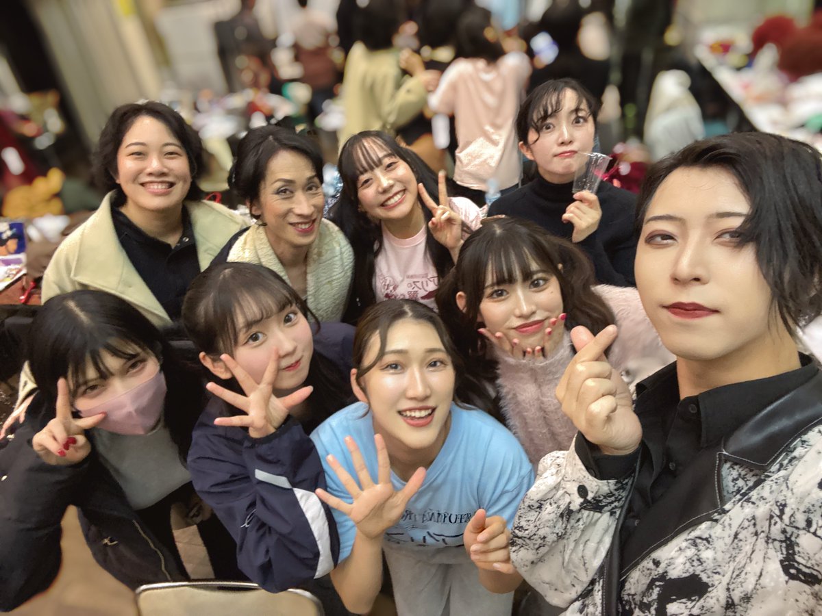 #アリスの翼 4日目、無事終演しました✨
本日ご来場いただいた皆さま、ありがとうございます🌼

今日は違うチームでマチソワの2公演！
両チーム雰囲気が違ってとても素敵なんです…

主役のお二人は、
なんと主役と親友役を入れ替わって演じています！
毎回その集中力に刺激をもらっています…！