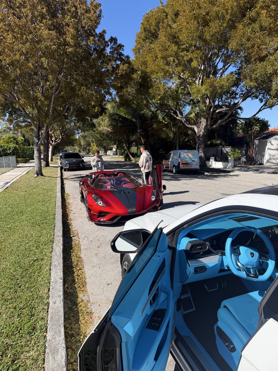 notcamcasey's tweet photo. when in miami @_TJRTrades https://t.co/pyvcLVOPY6