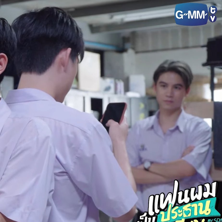 พี่ซาวด์กำลังจ้องแฟรน่ากัวมั่ก แต่เข้าใจฮีแหละ แฟนฮีมานดื้ออ่า ติวหนังสือให้ก็งอแงขอเล่นเกมตลอด แล้วเกรดเดิมก็ไม่ดี ถ้าสอบไม่ติดที่เดียวกัน ฮีจะทำยังไง คอนโดใกล้มอ ก็ซื้อไว้แล้ว จะอยู่กับแฟน รับส่งแฟนอ่ะ