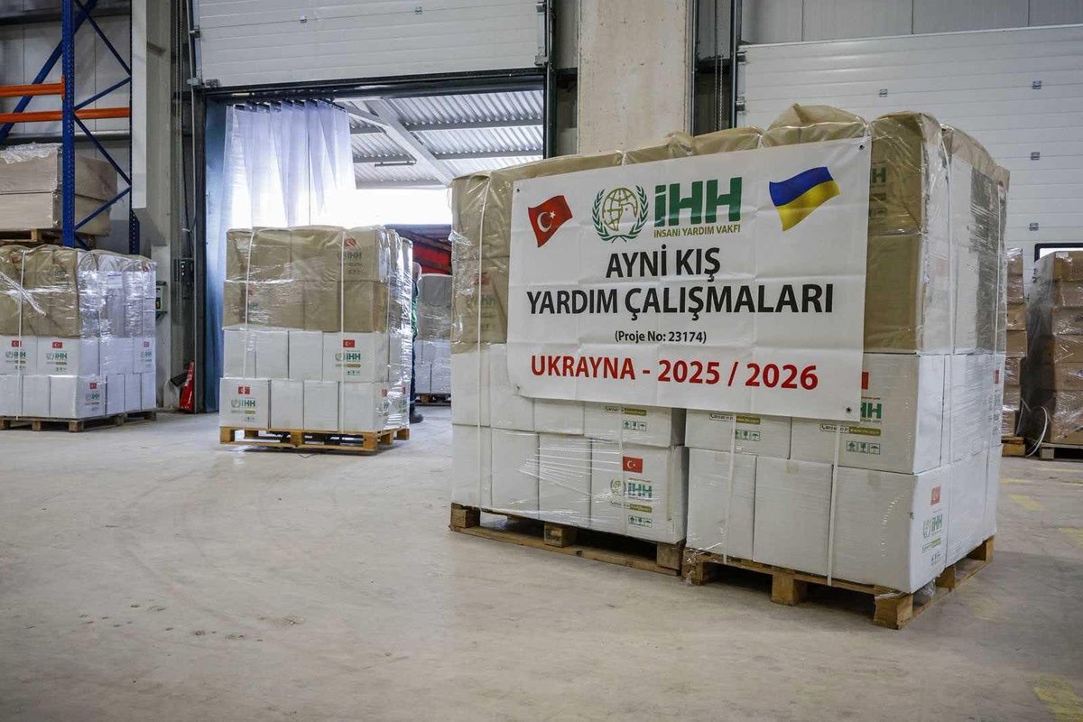 UKRinTR's tweet photo. Ukrayna’ya destek veren herkese ve Rus saldırıları sırasında ülkemize jeneratörler ile diğer hayati enerji ekipmanlarını sağlamayı amaçlayan #WarmthForUkraine kampanyasına katılanlara minnettarız. https://t.co/a1aREGeuvn