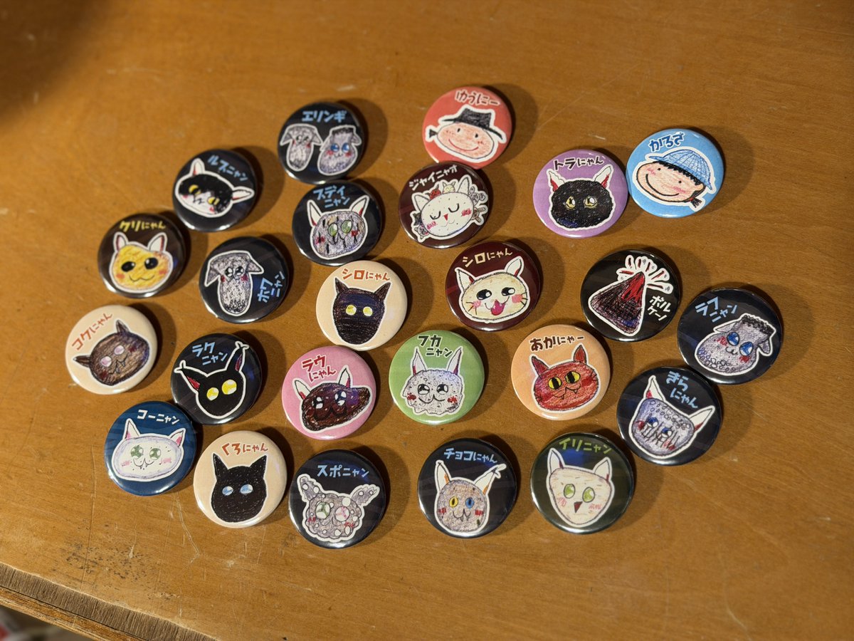 パミスネコの缶バッジが登場✨ それぞれどの火山の軽石がわかりますか