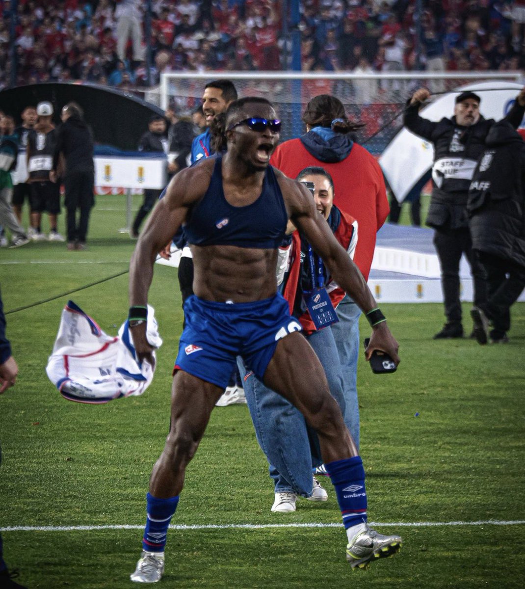 A_EsparzaOteo's tweet image. EXCLUSIVA🚨💣

@CruzAzul tiene negociaciones avanzadas con Christian Ebere 🇳🇬

- Nigeriano de 27 años, extremo que busca Iván Alonso y Larcamón 

- Actualmente una de las figuras de Nacional de Uruguay. 

- Campeón Mundial Sub 17 en 2015.