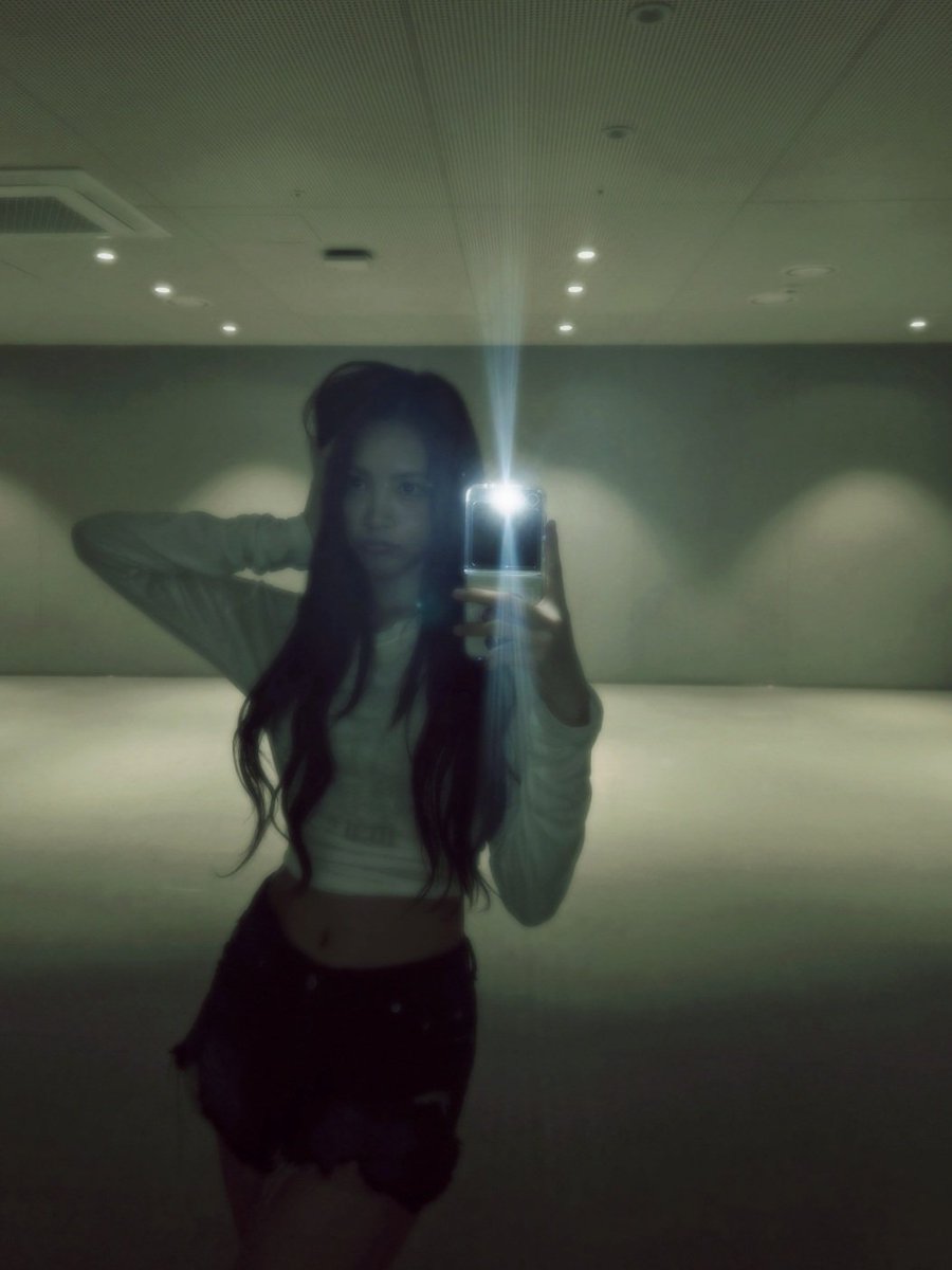 CARMENGLOBAL_'s tweet photo. [📸] 260203 #CARMEN Weverse Locked Update

"^-^"

— pass : 초코우유123

#CARMEN #카르멘 #カルメン #卡门
#Hearts2Hearts #하츠투하츠 #H2H https://t.co/Ld6mGBepox