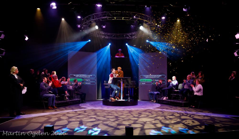 NorthWestEnd's tweet photo. #REVIEW - Quiz at @AltrinchamG "Entertaining, inventive and expertly staged" https://t.co/tt9Y6pwzjV https://t.co/rN3MbIlZHI
