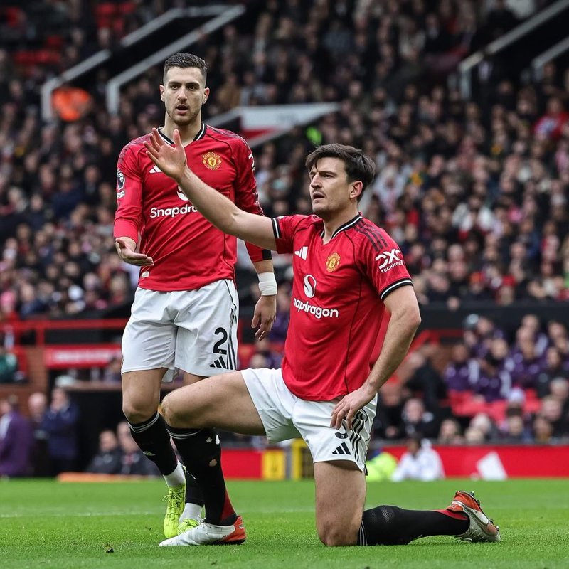 UnitedUpdates's tweet image. 🚨 Harry Maguire is willing to accept an £80K-a-week PAY CUT to stay at Man United! [@PeteHall86] #mufc