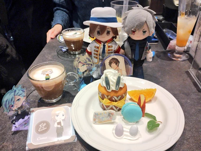 日曜日にスイパラで藍ちゃんのフードと綺羅のスイーツ食べてきました! これでシャイニング事務所のドリンクコースターコンプできました〜 初期服ほんとかわいい