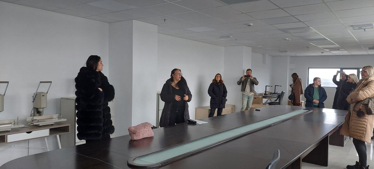 PSRRMSLS's tweet image. Представници Покрајинског секретаријата у студијској посети Темишвару: Добре праксе ЕУ пројеката
Током посете, делегација је посетила више реализованих ЕУ пројеката у областима туризма, административних услуга и архивских активности, укључујући пројекте sn.rs/fwl5c