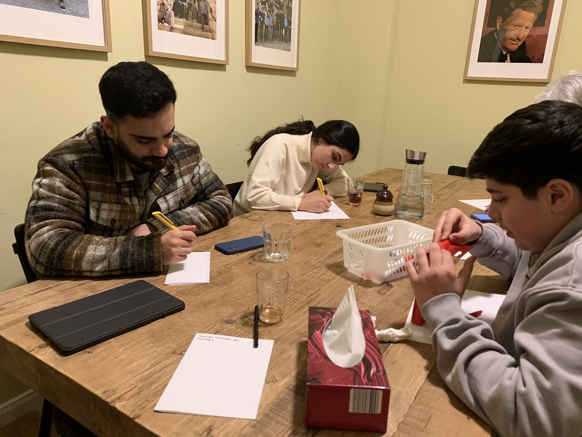 GrupYorumYedek's tweet photo. Grup Yorum Evi’nde, Enternasyonal Sanat Cephesi öncülüğünde başlatılan kampanya kapsamında 31 Ocak Cumartesi günü tutsak Grup Yorum emekçilerine toplam 5 mektup yazdık. ✍️📝 @IntArtFront https://t.co/tZoaQz2N4Y
