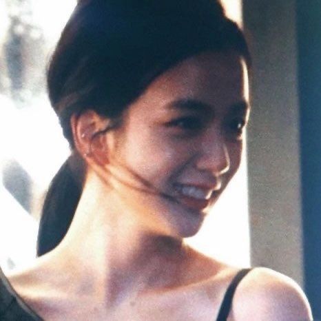asayaaverse's tweet photo. when it's 144p but you are Kim Jisoo https://t.co/uQMoPVhv9u