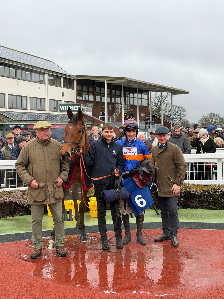PFNicholls's tweet photo. Itβs a double on the day as Grand Vendetta stays on well to win at @TauntonRacing under a strong ride from Harry Cobden. Congratulations to his owners Andy Bell & Fergus Lyons, and a huge well done to our brilliant team!
#Winner67 #paulnichollsracing #teamditcheat #feedyourdesiretowin @REDMILLSHorse