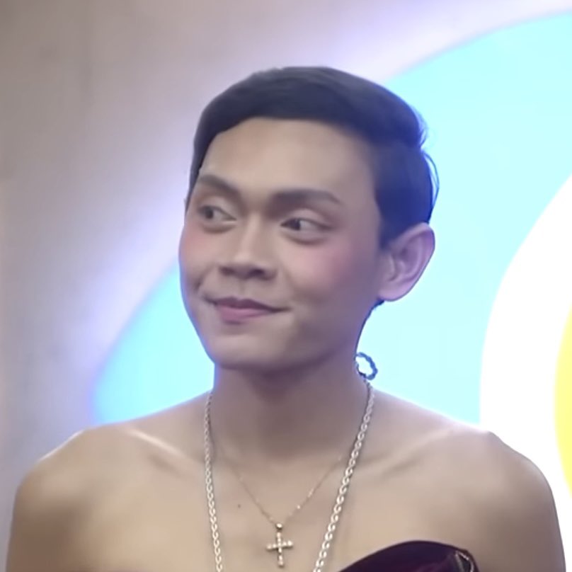 krystmejes's tweet photo. category is: hindi pinili sa loob ng bahay pero pipiliin ng outside world! https://t.co/3entxB6255