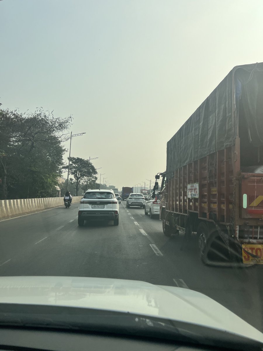 nirajved's tweet photo. @MTPHereToHelp 
I saw many heavy vehicles today on Western Express Highway around 4.15 pm. Is it allowed ? I thought as per new rule it’s not allowed in the city throughout the day. https://t.co/xfGpLl3Ft5